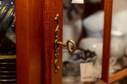 Klassische Glasvitrine, Massivholz, 1-türig, 75x40x190 cm, Vintage - Bild 3