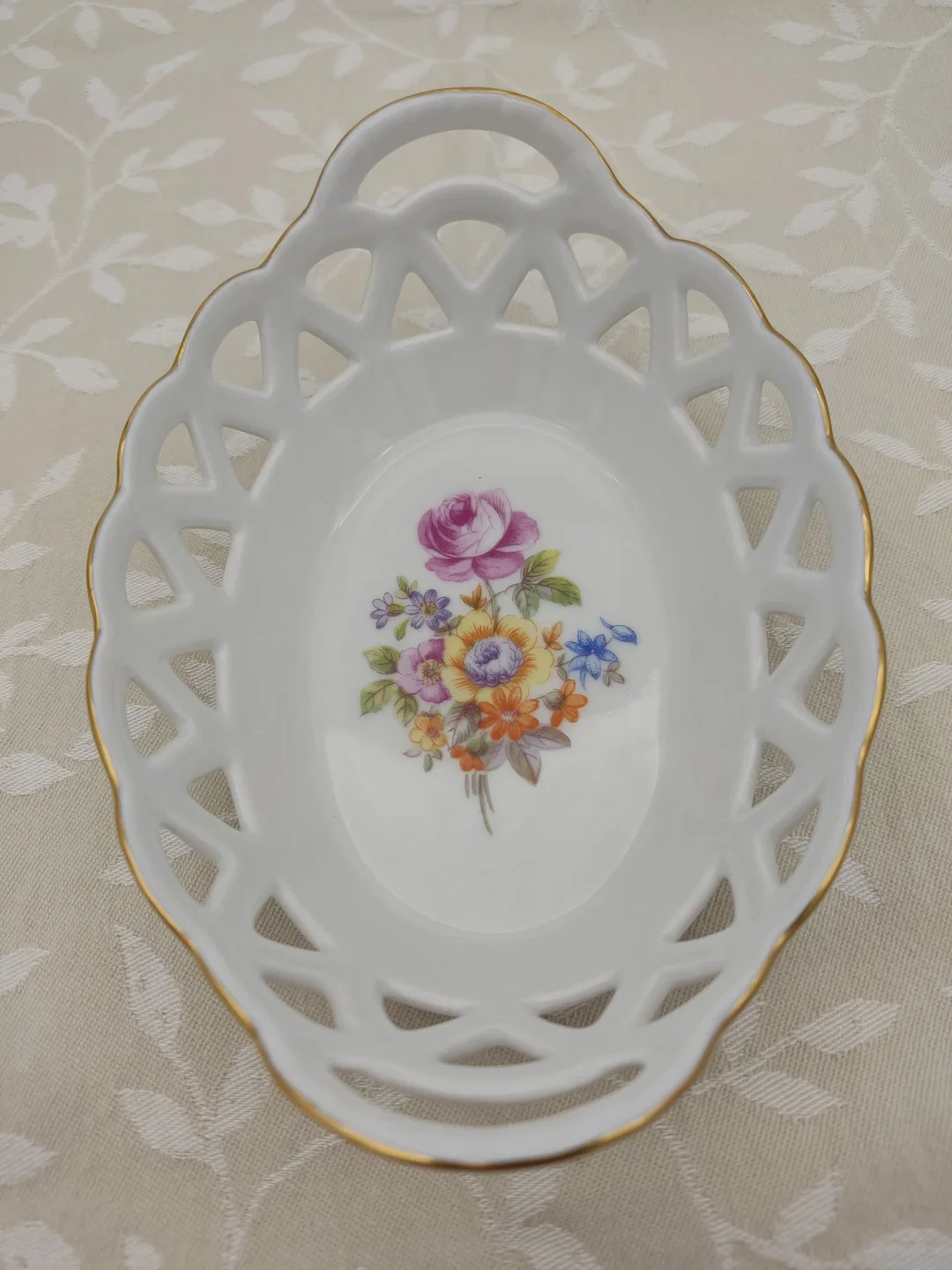 Durchbruchschale mit Blumenmotiv und Golddekor 'Fine China' | Thüringer Lichte Porzellan – Bild 2