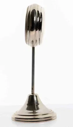 Elegante Tischuhr Silber-Optik mit römischen Ziffern (Quarz) – Vorschau 3