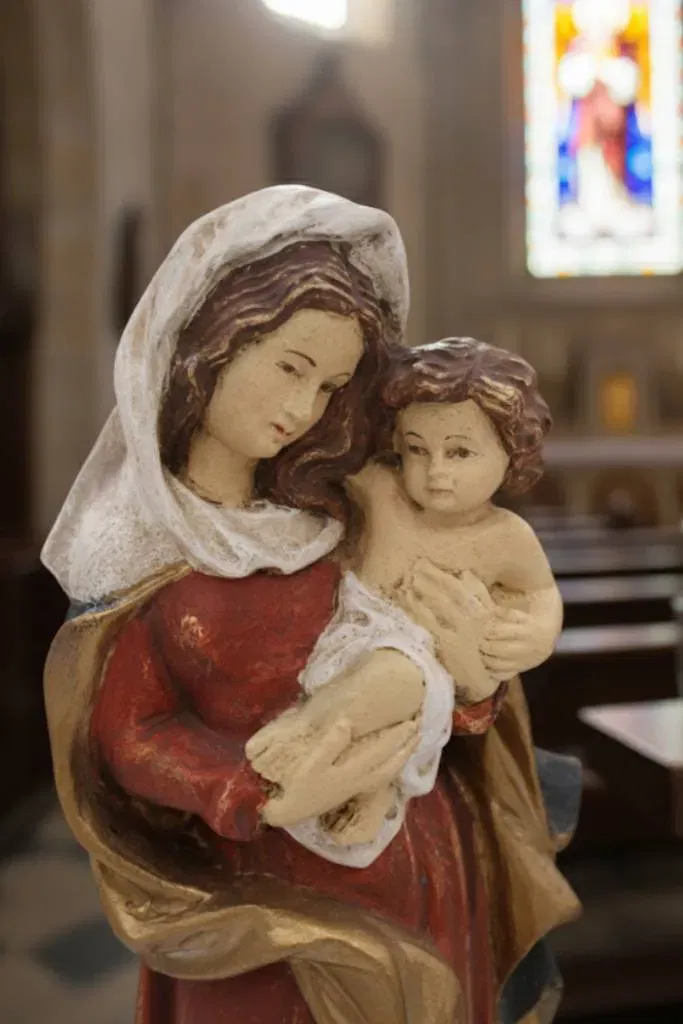 Madonna mit Kind – Holzfigur, polychrom gefasst, Handarbeit, ca. 37 cm - Bild 4