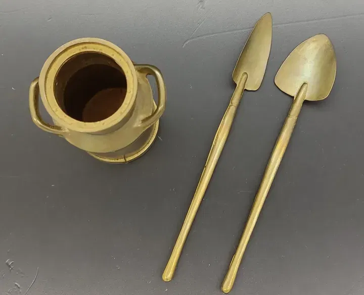 Vintage Messing Miniatur Milchkanne mit 2 Schaufeln Höhe ca 11cm Ø ca 4cm - Bild 2