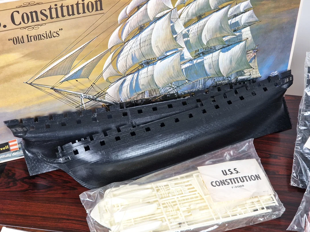 Vintage Revell U.S.S. Constitution "Old Ironsides" Modellbausatz (H-398) - 1970er Originalausgabe, Ungebaut in OVP (Segel teils beschädigt) – Bild 10