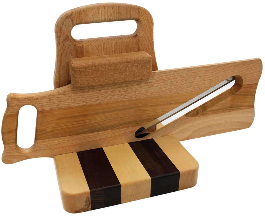 Hobel aus Holz – traditioneller Gemüsehobel mit Edelstahlklinge und Schneidebrett – Bild 2