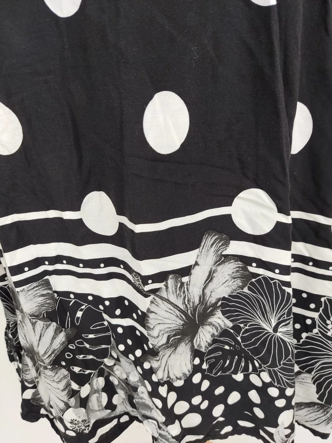 Ulla Popken Strandkleid, schwarz/weiß gepunktet, Größe XXL (geschätzt), Viskose – Bild 4