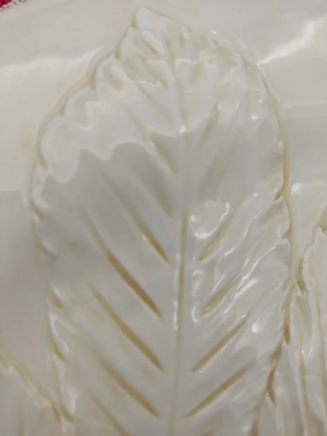 Krömer Porzellan-Dekoteller in Creme | Kastanienblatt-Relief – Bild 5