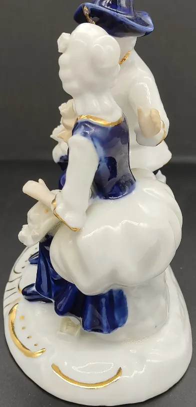 CDC Porzellan/Keramikfigur sitzendes romantisches Paar weiß/blau mit Goldverzierung – Bild 6