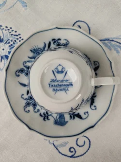 Blue Danube Untertasse und Bavaria Kaffetasse, mit Zwiebelmuster  | Zeitloser Porzellan-Schatz - Bild 5