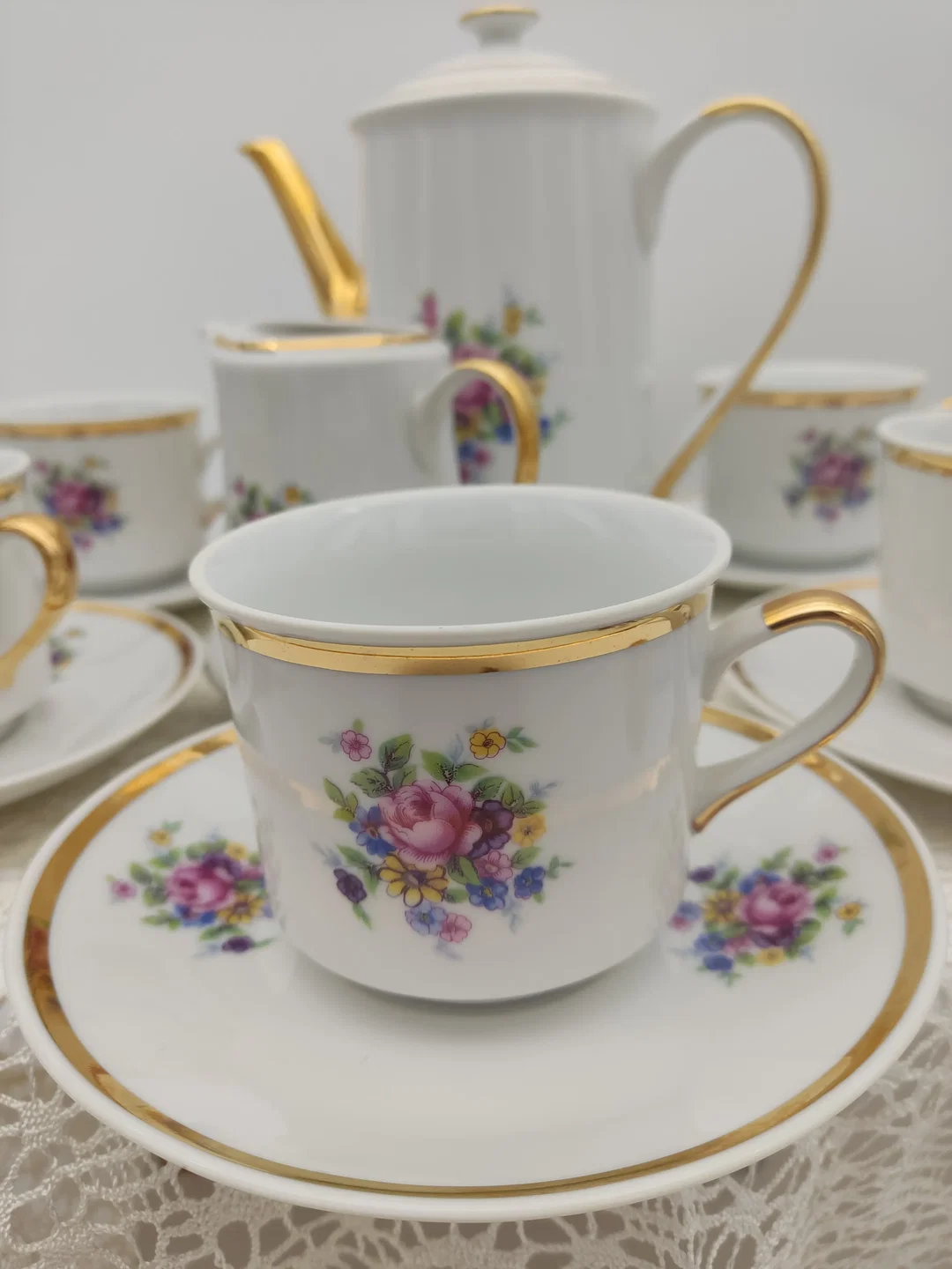  Porzellan-Teeservice mit Kanne & Milchkännchen, Goldrand | Vintage-Charme – Bild 8