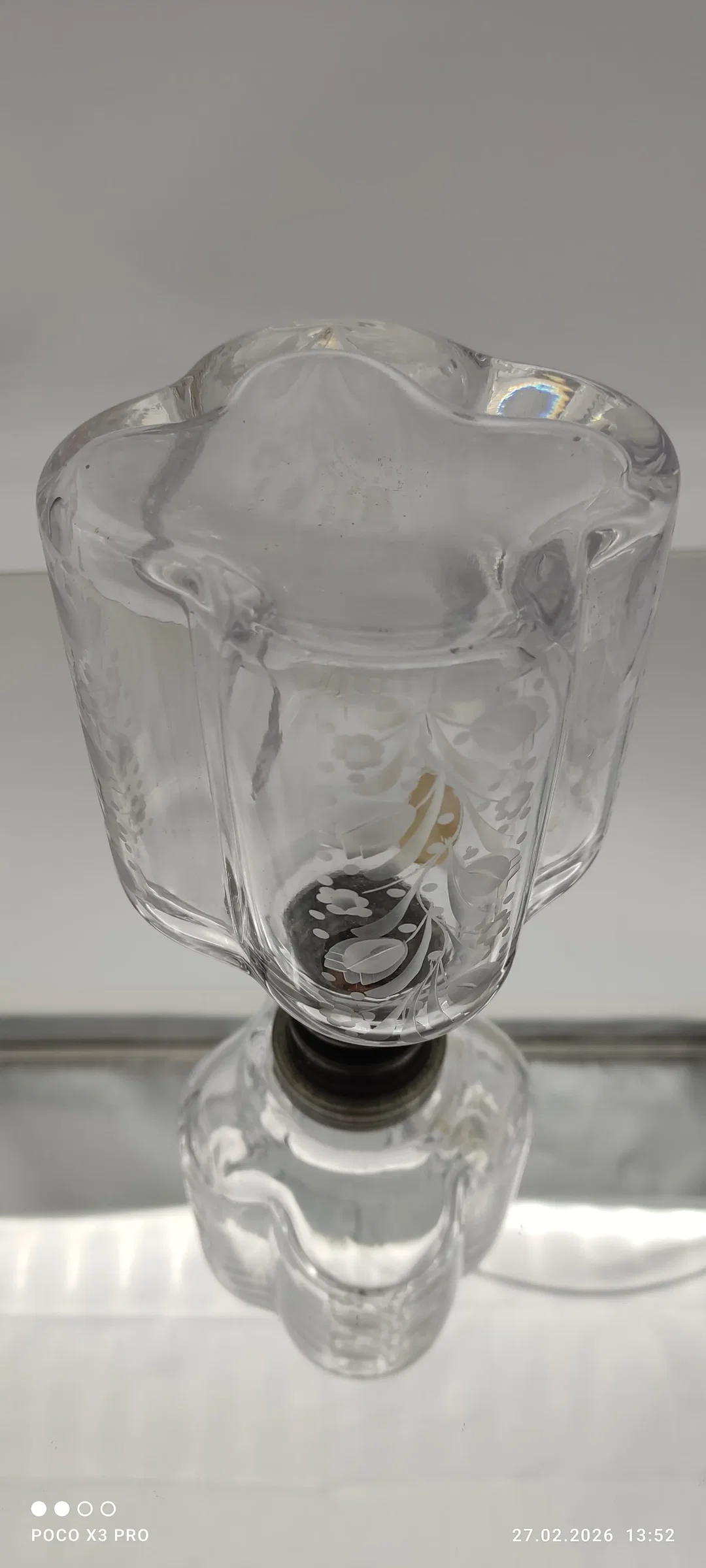Handgefertigte Glasflasche Transparent | Blumen-Schliff – Bild 5