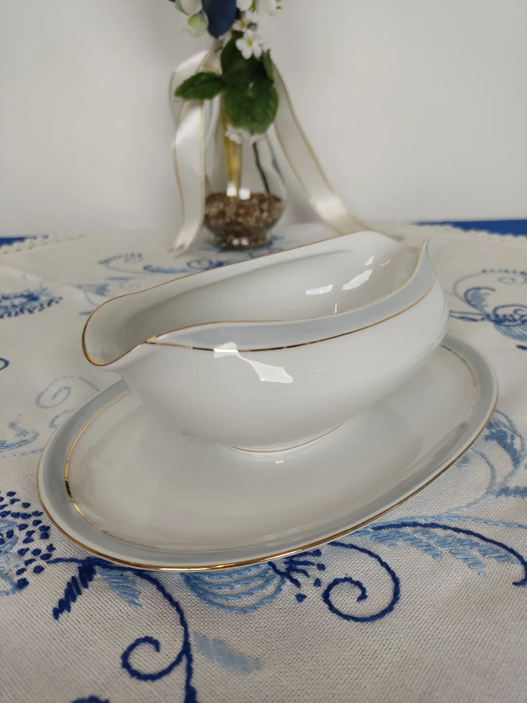 Porzellan-Sauciere KPM Krister mit Goldrand | Vintage-Schatz – Bild 8