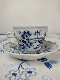 Blue Danube Untertasse und Bavaria Kaffetasse, mit Zwiebelmuster  | Zeitloser Porzellan-Schatz – Vorschau 4