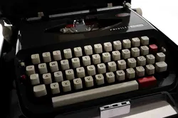 PRIVILEG 440TR Retro Schreibmaschine mit Koffer aus den 1970ern - Bild 3