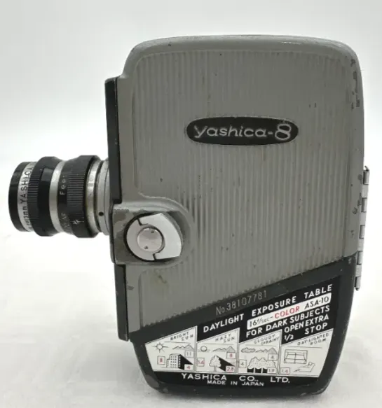 Yashica- 8 Vintage Filmkamera – Bild 3