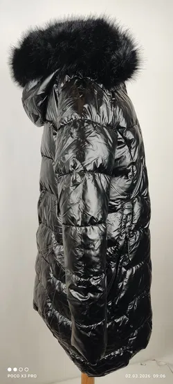 Moncler Schwarze Daunenmantel mit Kapuze - Bild 2