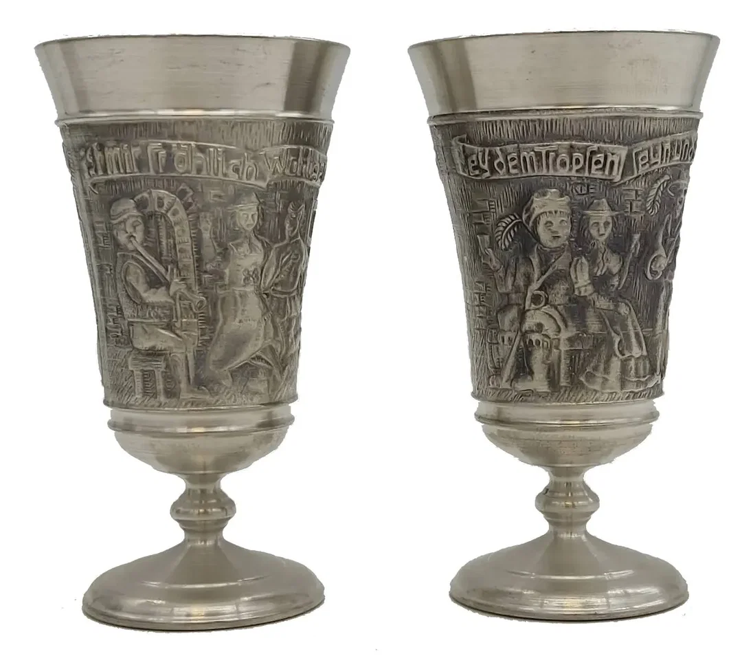  Zinnbecher Set 6-teilig von BMF (Bayerische Metallwarenfabrik) - Mittelalterliches Reliefmotiv - Reinzinn, inkl. Artina Zinnkanne mit Deckel – Bild 3