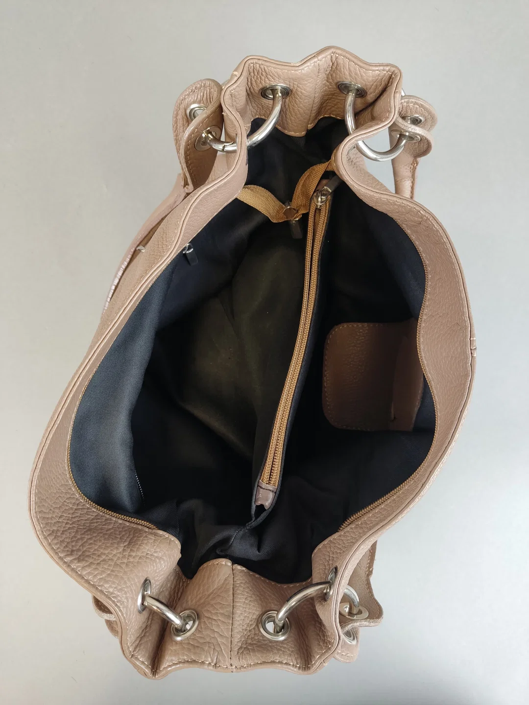 Handtasche aus Leder - taupe – Bild 5