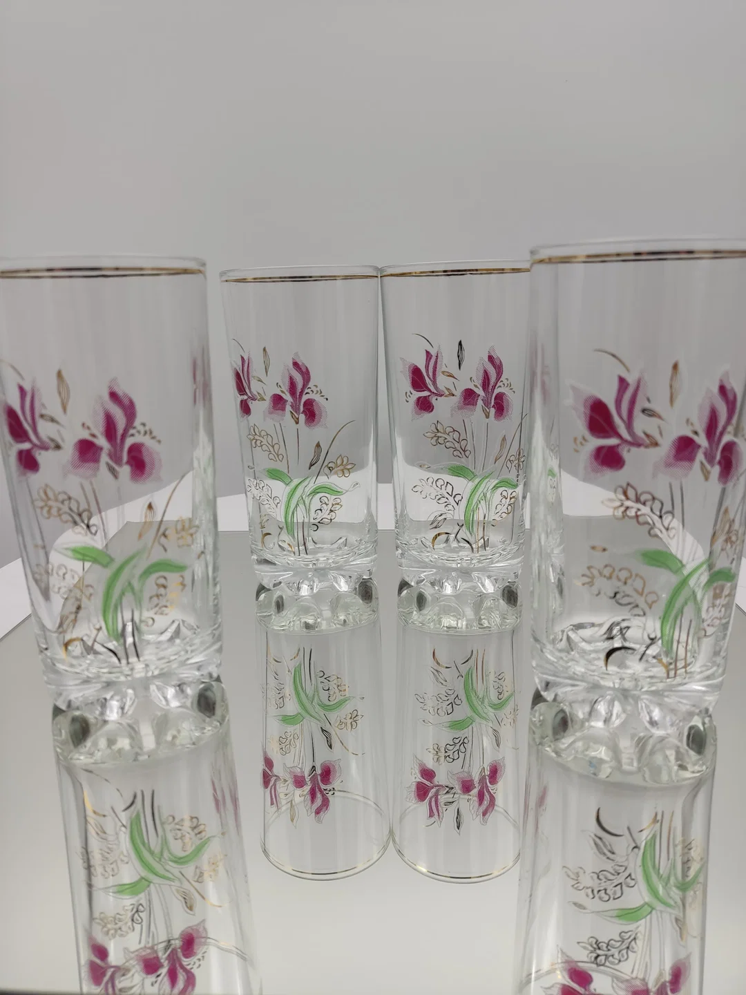 DeValbor Trinkgläser 4er-Set mit Irisblüten | Italienischer Retro-Charme – Bild 4