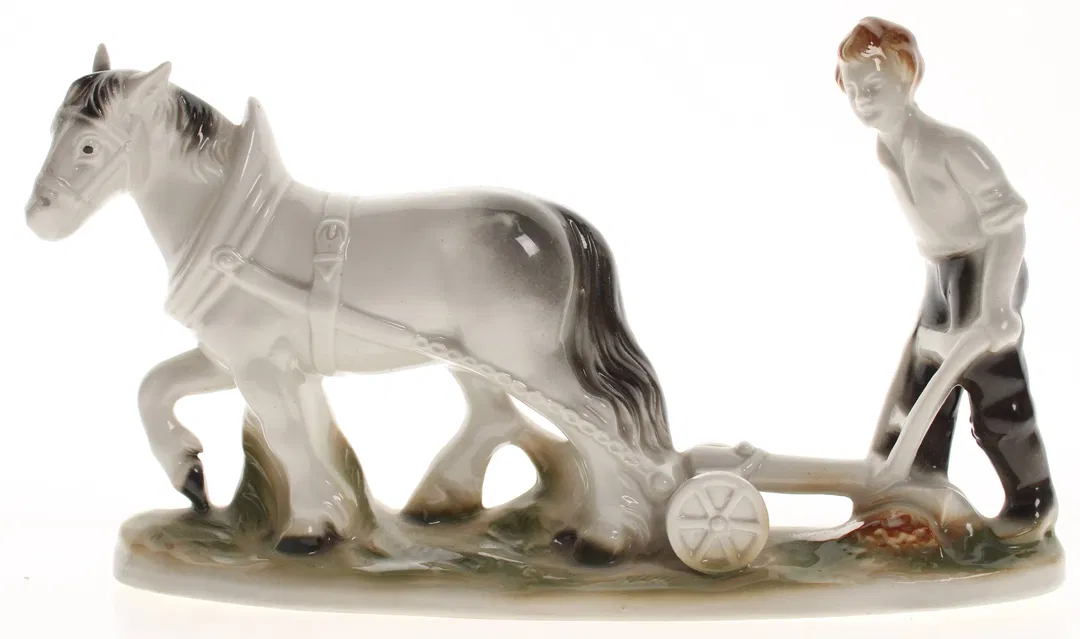 Porzellanfigur Bauer mit Pferdegespann – Handbemalt – Made in Czechoslovakia - Bild 1