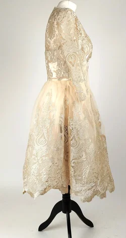 Spitzenkleid Chi Chi London Champagner | Festlicher Charme – Vorschau 4