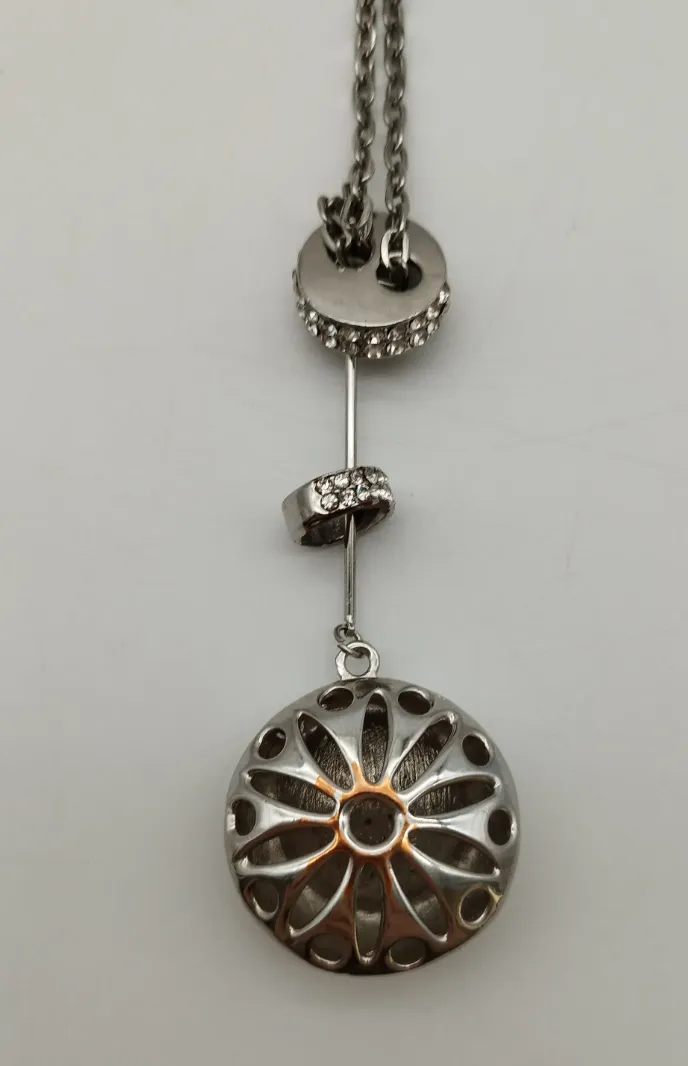 Edelschmuck Halskette mit Steinchen-Details – Bild 3