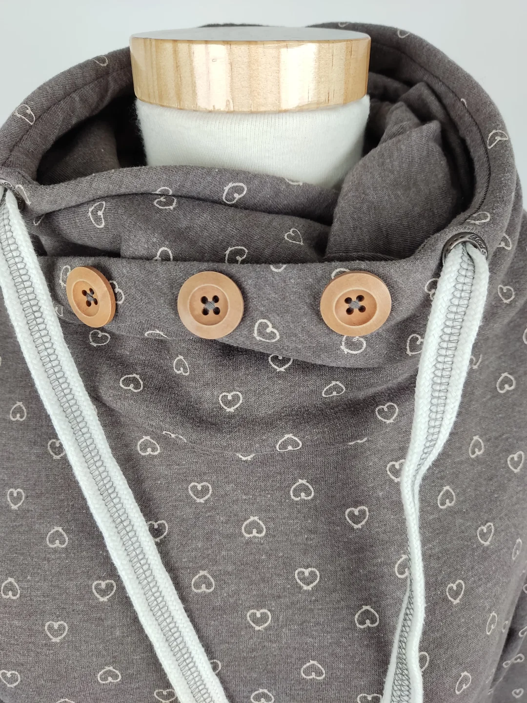 Sweater "Blind Date" langarm mit Kapuze, braun mit Aufdruck, Größe S – Bild 2