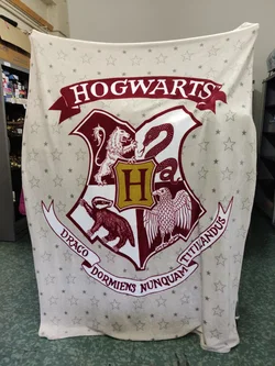 Harry Potter Wohn / Kuscheldecke mit Hogwarts-Schulwappen, Größe ca. 220x150cm – Vorschau 2