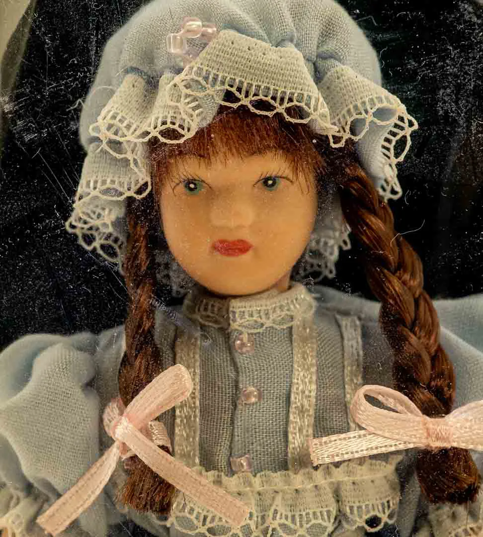 DE AGOSTINI Sammlerpuppe / Porzellanpuppe, Höhe 15cm – Bild 3