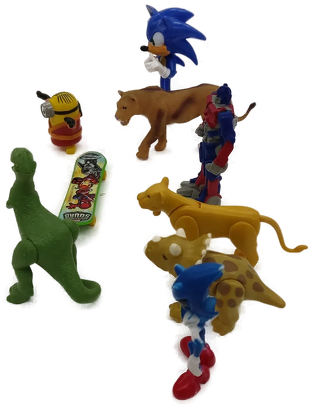8 Spielzeugfiguren + Skateboard – Bild 3