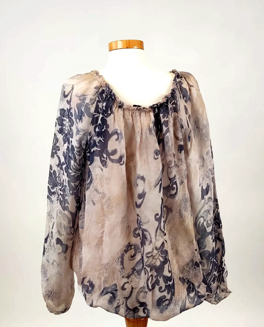 Sa.Hara Damenbluse beige  mit blauem Muster- Gr. 42 – Bild 2