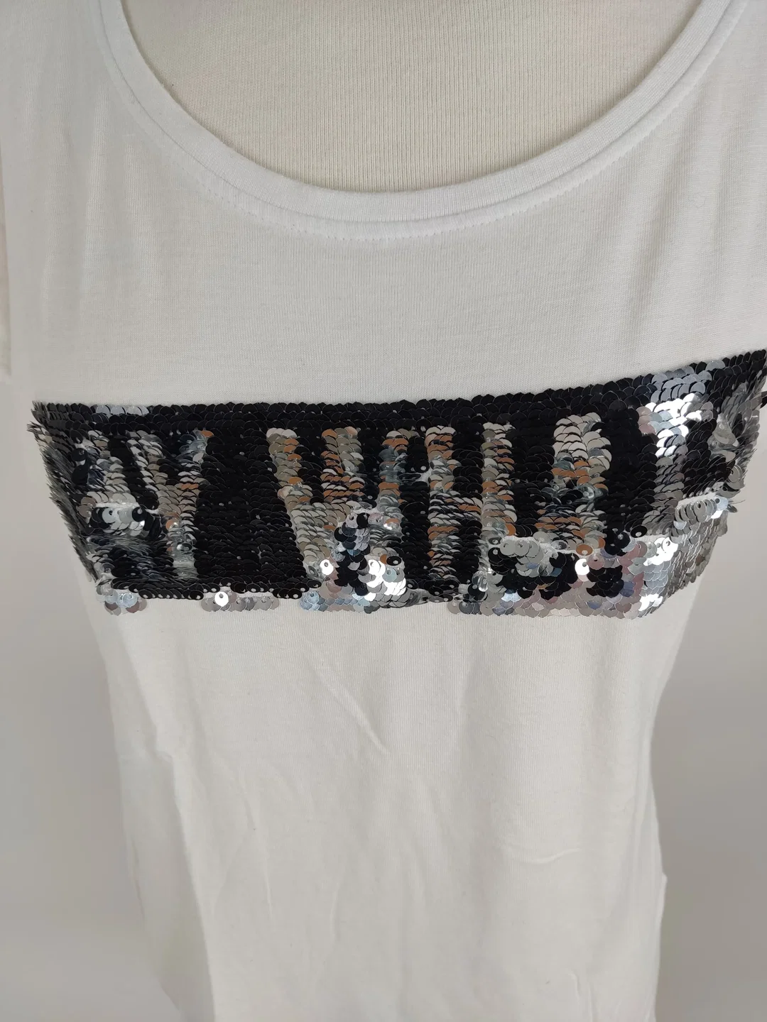Only T-Shirt mit Pailletten, weiß, Größe M – Bild 2