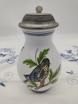 Fayence-Birnkrug mit detailreicher Vogel- und Astmalerei, handgemalt mit Zinndeckel – Vorschau 1
