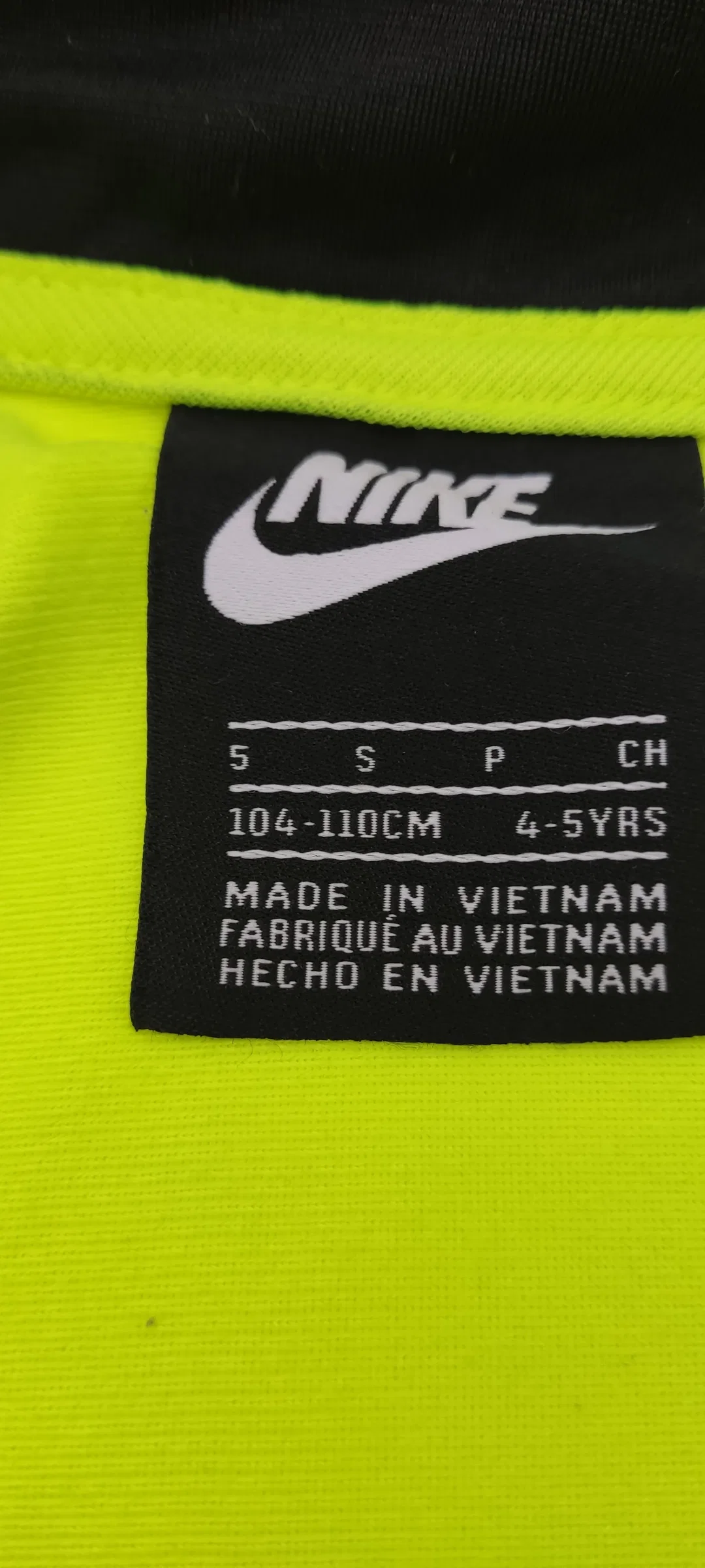 Nike Kinder Trainingsjacke schwarz/gelb Gr. 4-5 Jahre – Bild 2