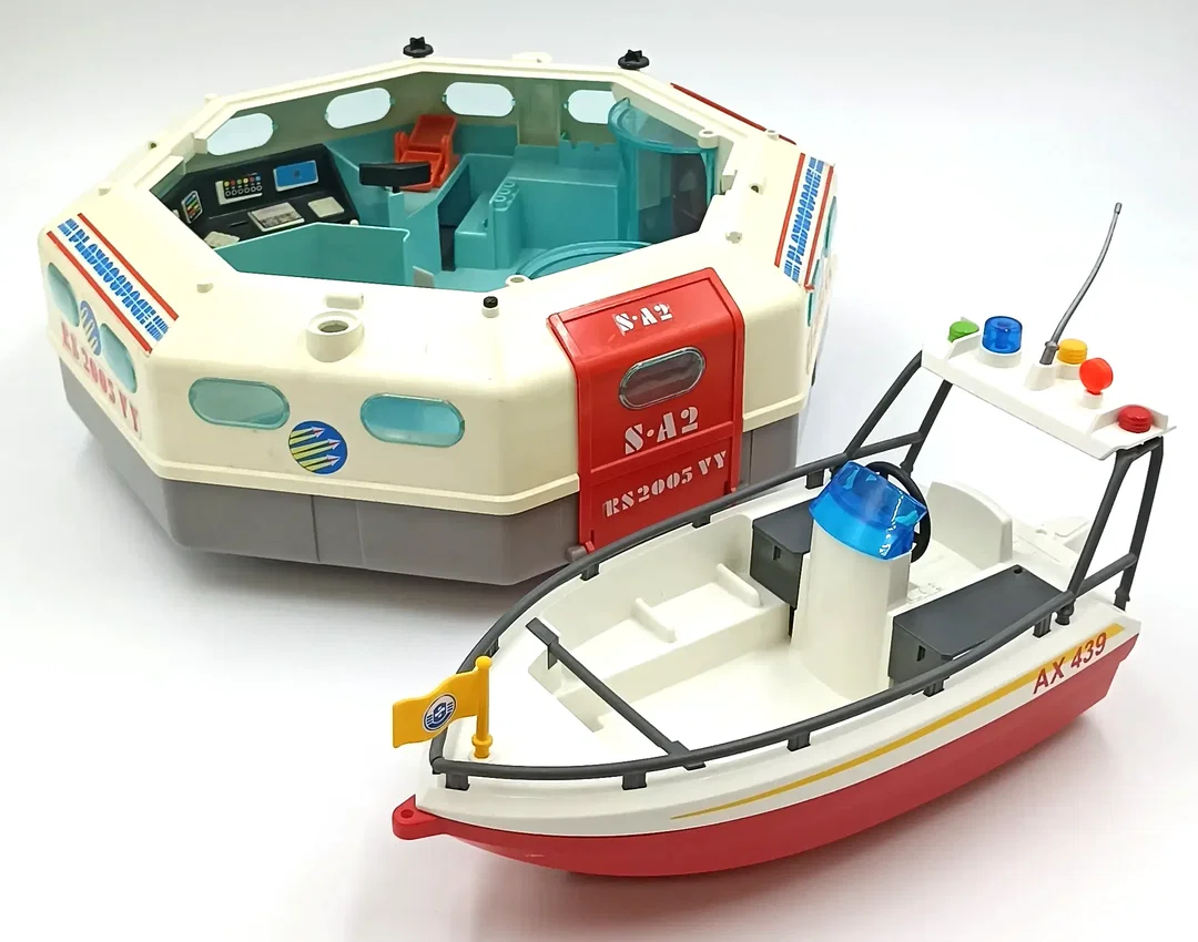 Playmobil Raumstation und Feuerwehrboot – Bild 1