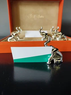 Set von sechs versilberten Elefanten-Tischkartenhaltern, Hersteller Saint Hilaire Paris,  – Vorschau 4