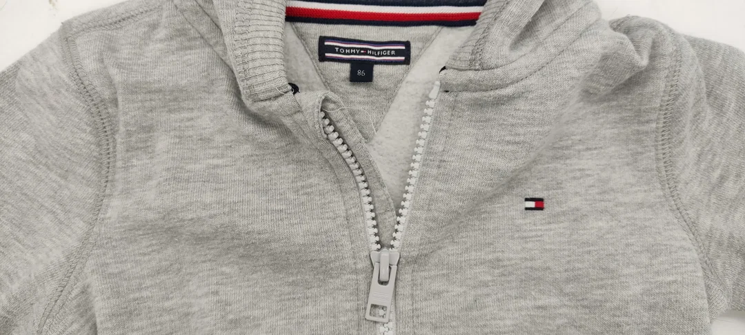Tommy Hilfiger Kinderhoodie/Kindersweatjacke mit ZIP in grau, Größe 86 – Bild 3