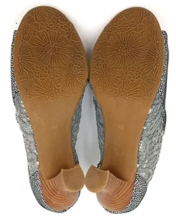 Laura Vita France Damen Peeptoes Pumps Blumendetails  silver/schwarz – Vorschau 5