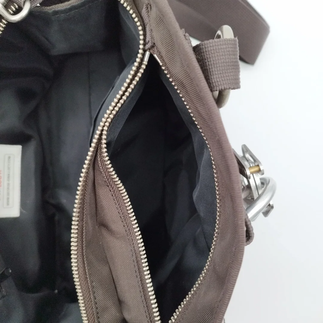 George Gina & Lucy Schultertasche Braun | Urbaner Retro-Charme – Bild 8