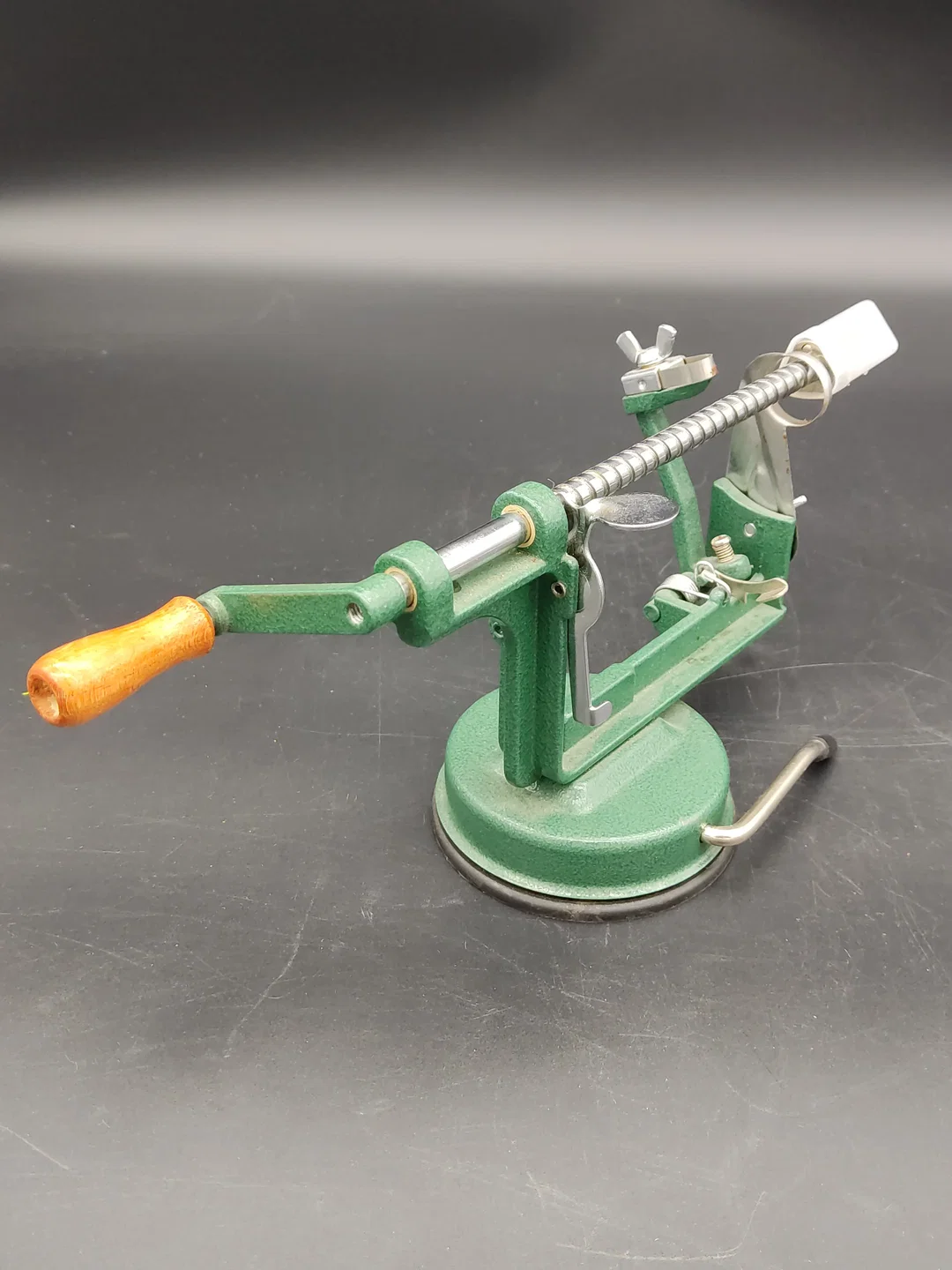 Vintage Apfelschäler aus Aluminium, Emaille und Gusseisen  – Bild 2