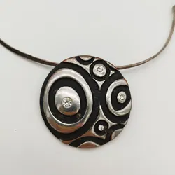 Modische Metall-Halskette mit Kreis-Bemusterung & Steinen - ca. 42cm - Bild 4