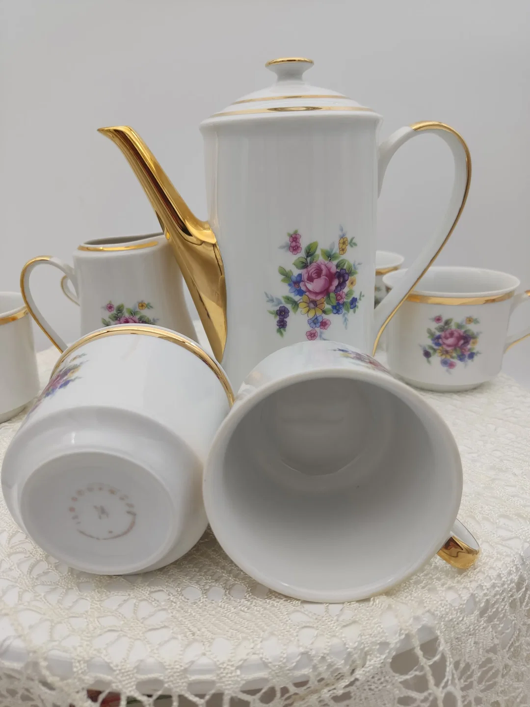  Porzellan-Teeservice mit Kanne & Milchkännchen, Goldrand | Vintage-Charme – Bild 5
