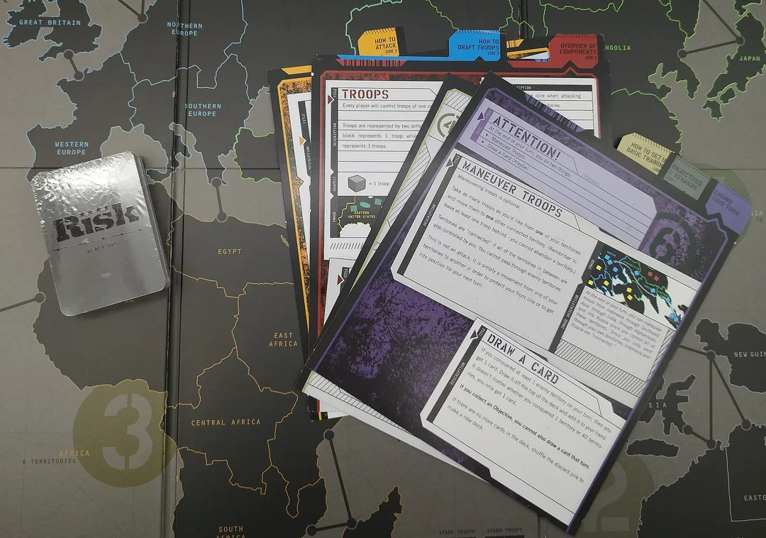 Hasbro Risk: Black Ops Brettspiel, limitierte Ausgabe | Englische Originalversion – Bild 3
